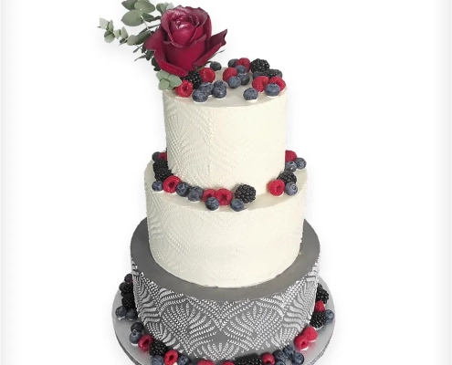 Hochzeitstorte: elegant mit Muster und Früchten