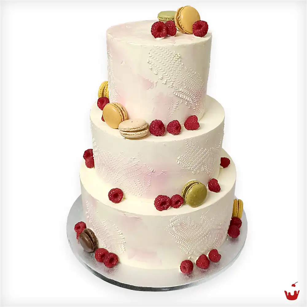 Elegante 3-stöckige Hochzeitstorte mit Himbeeren & Macarons